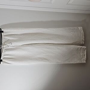 H&M, NWT wide leg white with pinstripe. Size medium. Elastic waist with tie.